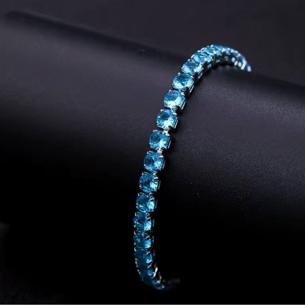 Beautiful Round Blue Topaz Bracelet In White Gold - Picture 6 of 12